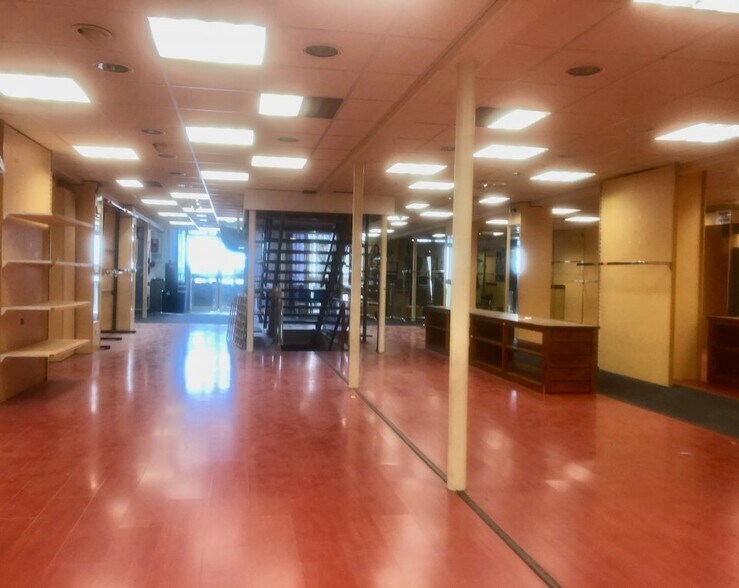 Retail in Reims for lease - Building Photo - Image 3 of 20