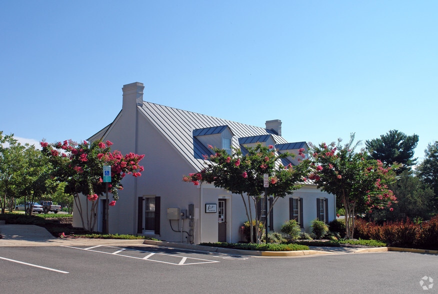1691 Jefferson Davis Hwy, Fredericksburg, VA for lease - Primary Photo - Image 1 of 3