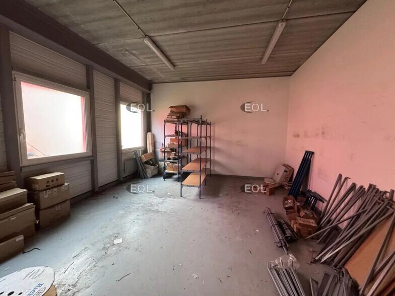 Flex in Champs-sur-Marne for lease - Interior Photo - Image 3 of 8