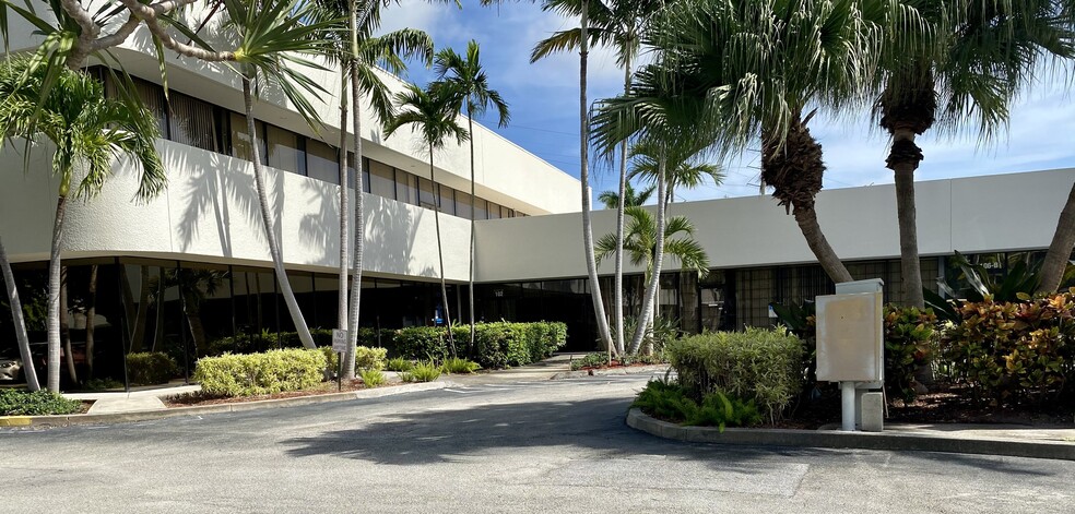 5840 Corporate Way, West Palm Beach, FL for lease - Building Photo - Image 2 of 15