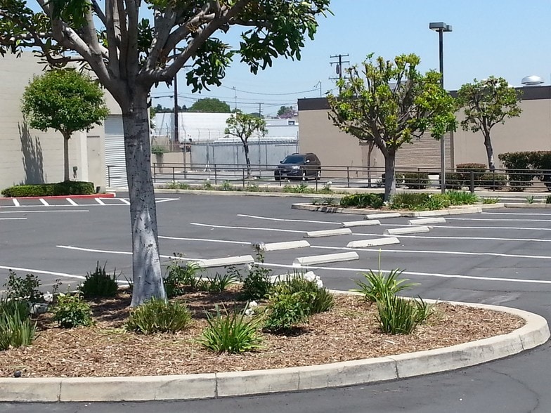 125 S Mountain Ave, Ontario, CA for lease - Building Photo - Image 3 of 9