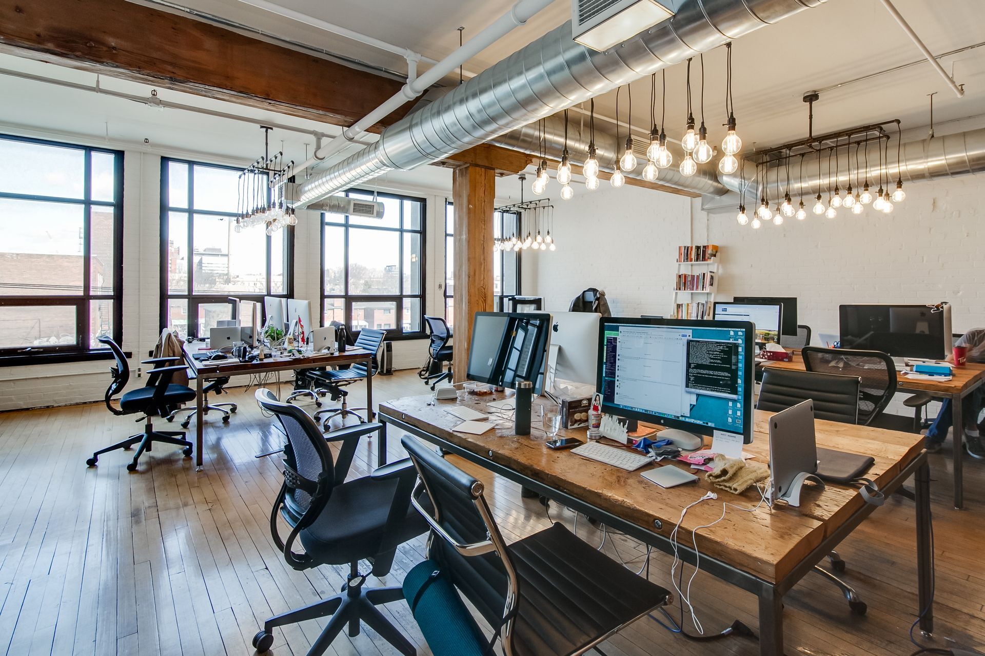 639 Queen St W, Toronto, ON à louer Photo du bâtiment- Image 1 de 6