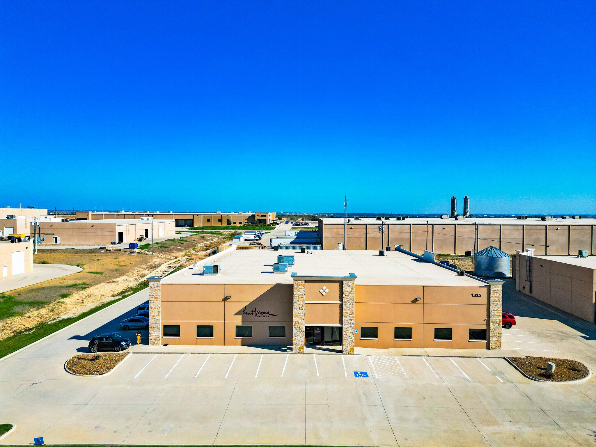 1305 Ranchers Legacy Trl, Fort Worth, TX à louer Photo du bâtiment- Image 1 de 8