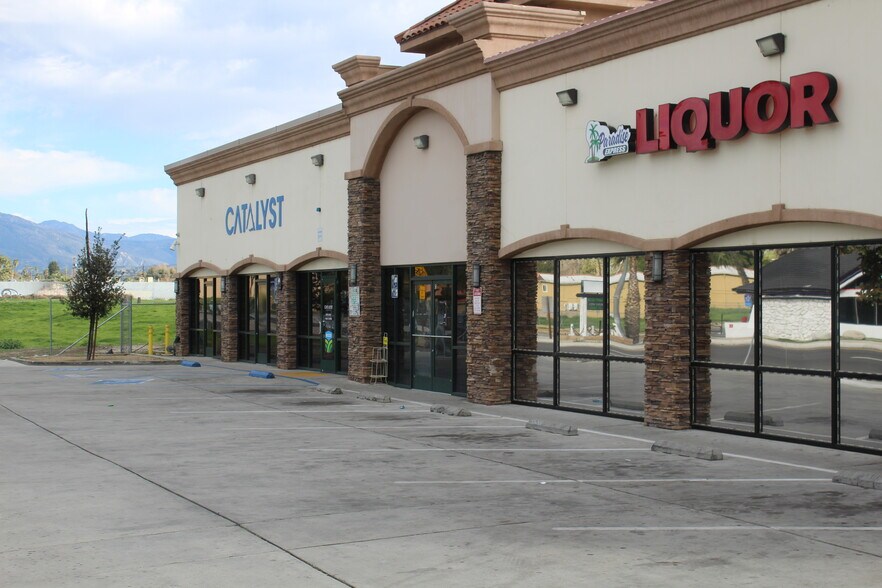 41007 Florida Ave, Hemet, CA à louer - Photo du bâtiment - Image 2 de 6
