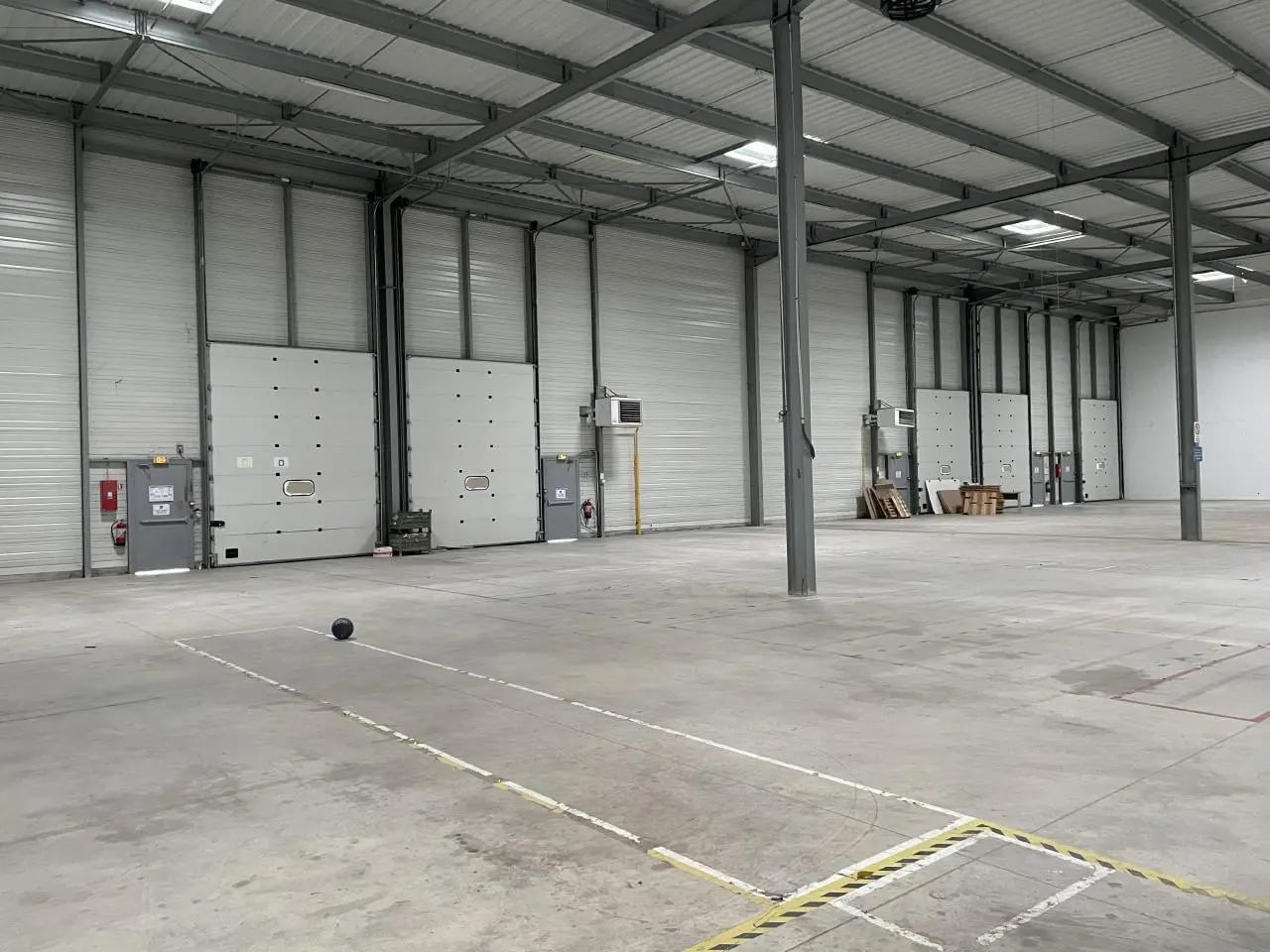 Flex in Moissy-Cramayel for lease Building Photo- Image 1 of 5