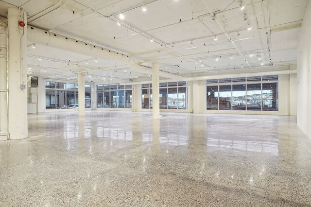 Plus de détails pour 4360 Ch de la Côte-de-Liesse, Mt Royal, QC - Flex à vendre