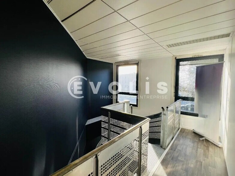 Office in Lognes for lease - Interior Photo - Image 3 of 7