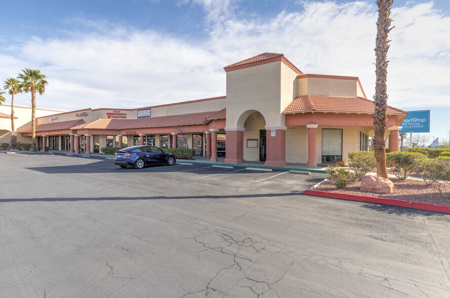 6320-6388 W Sahara Ave, Las Vegas, NV à louer - Photo du bâtiment - Image 3 de 7