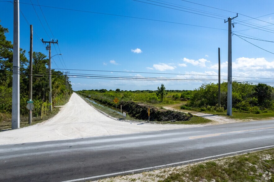000 Orange Ave, Fort Pierce, FL à vendre - Photo du bâtiment - Image 3 de 13
