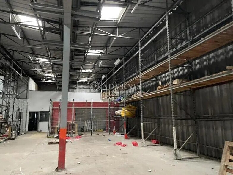 Flex dans Coignières à louer - Photo du bâtiment - Image 3 de 5