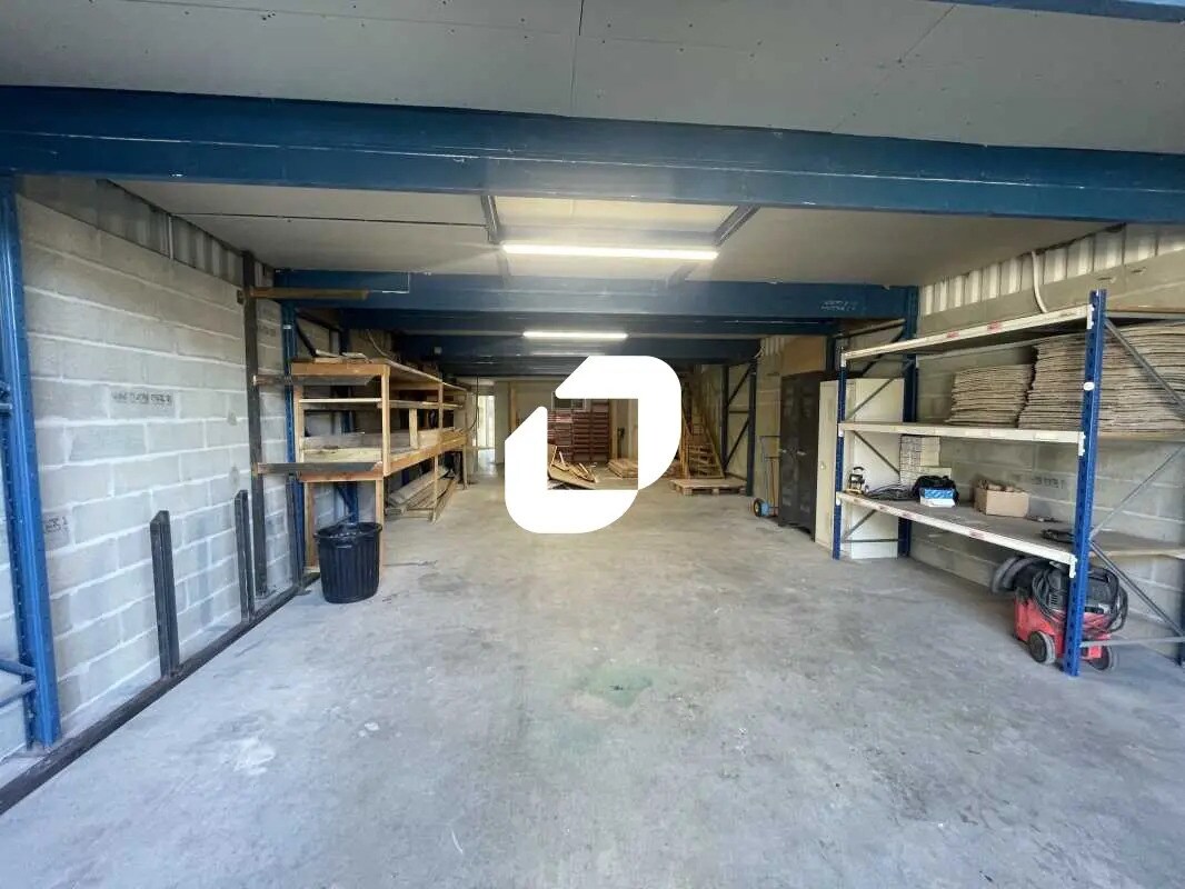 Office in SAINT-JEAN-D'ILLAC for lease Interior Photo- Image 1 of 9