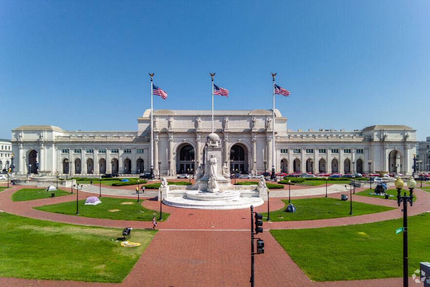 40-60 Massachusetts Ave NE, Washington, DC à louer - Photo principale - Image 1 de 8