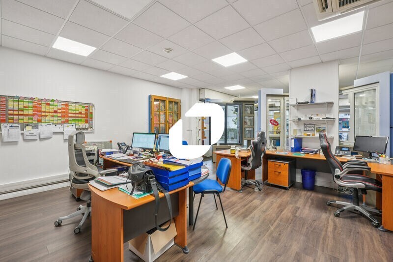 Office in Asnières-sur-Seine for sale Interior Photo- Image 1 of 12