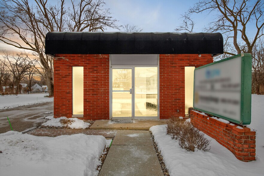 23380 Goddard Rd, Taylor, MI à louer - Photo du bâtiment - Image 1 de 18