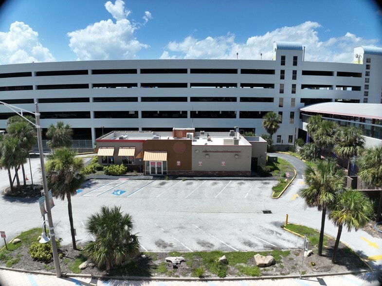 225 N Atlantic Ave, Daytona Beach, FL for lease - Building Photo - Image 2 of 8
