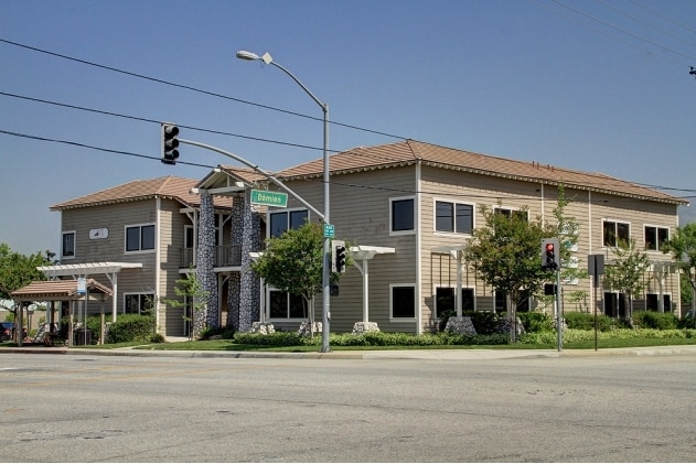 1025-1095 Bonita Ave, La Verne, CA à louer - Photo du bâtiment - Image 2 de 11