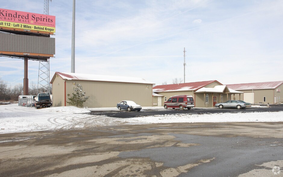 166 Humphries Dr, Reynoldsburg, OH for sale - Primary Photo - Image 1 of 2