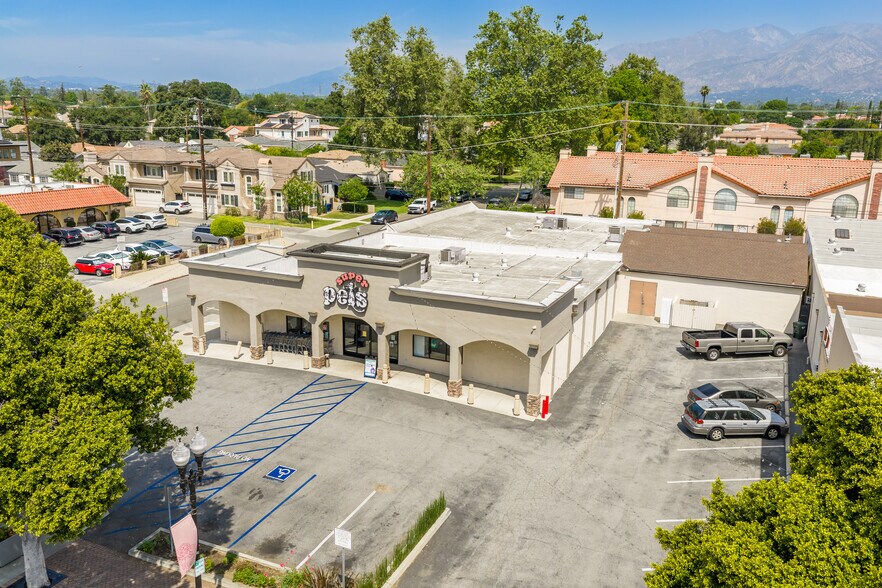 9403 Las Tunas Dr, Temple City, CA à vendre - Photo du bâtiment - Image 3 de 54