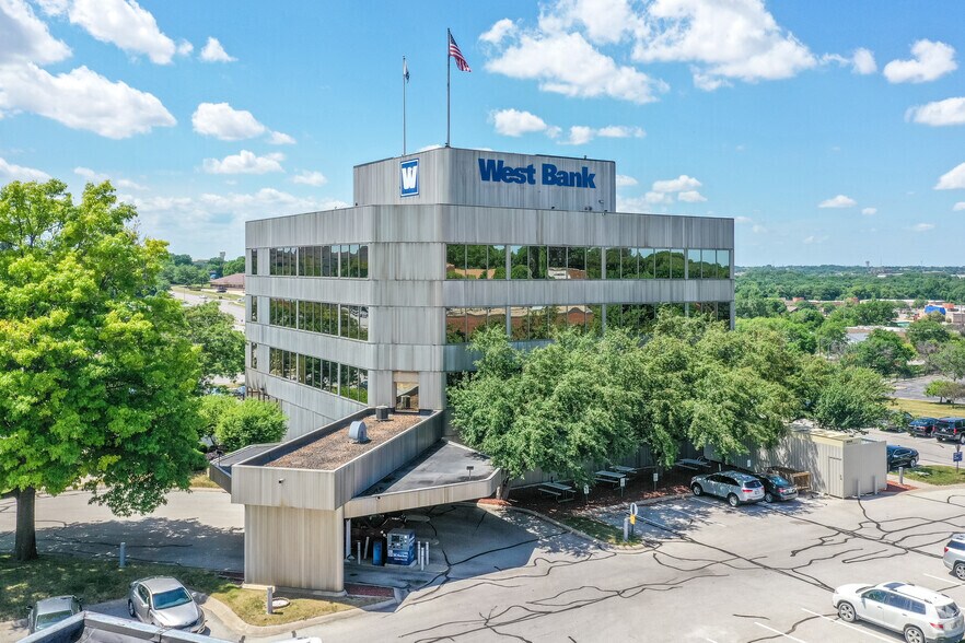 1601 22nd St, West Des Moines, IA à louer - Photo du bâtiment - Image 3 de 4