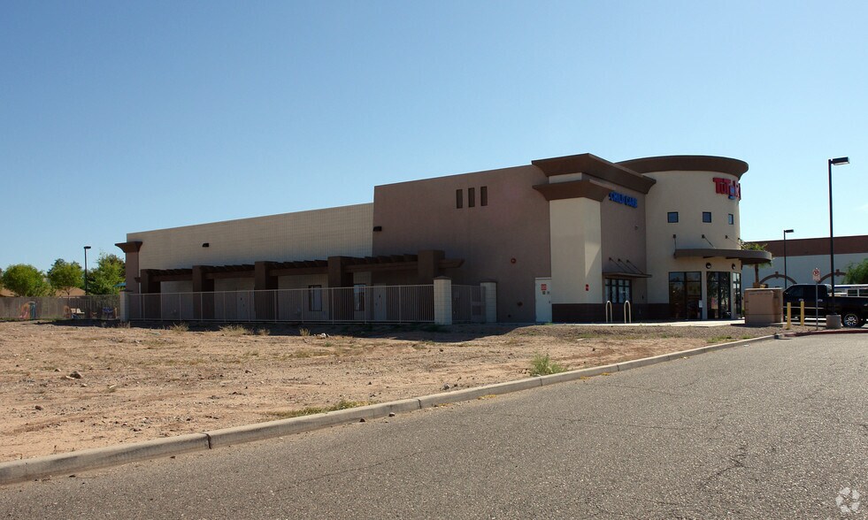 5550 W Bell Rd, Glendale, AZ à louer - Photo du bâtiment - Image 3 de 22