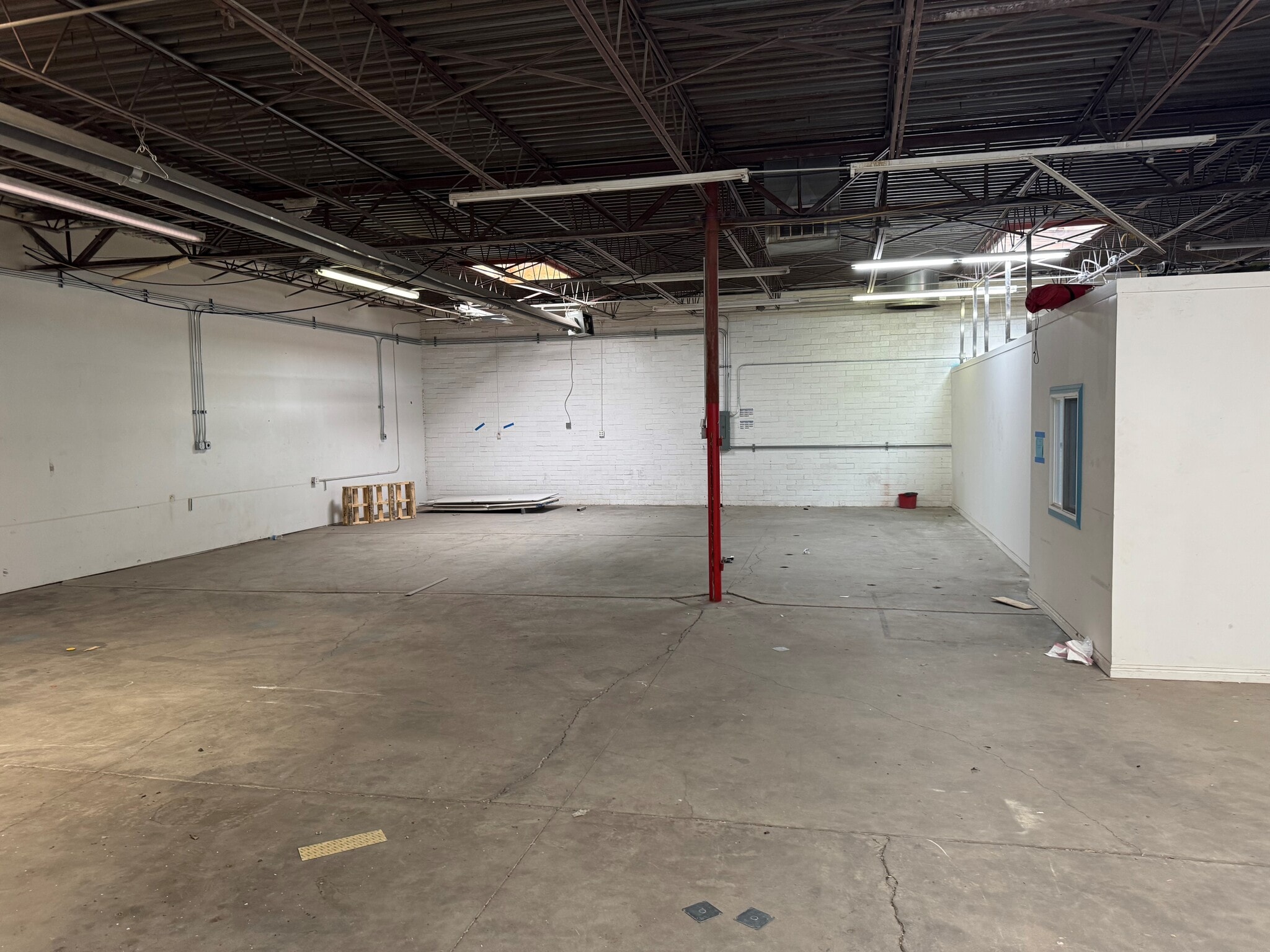 5320 Wells Park Rd, West Jordan, UT for lease Interior Photo- Image 1 of 2
