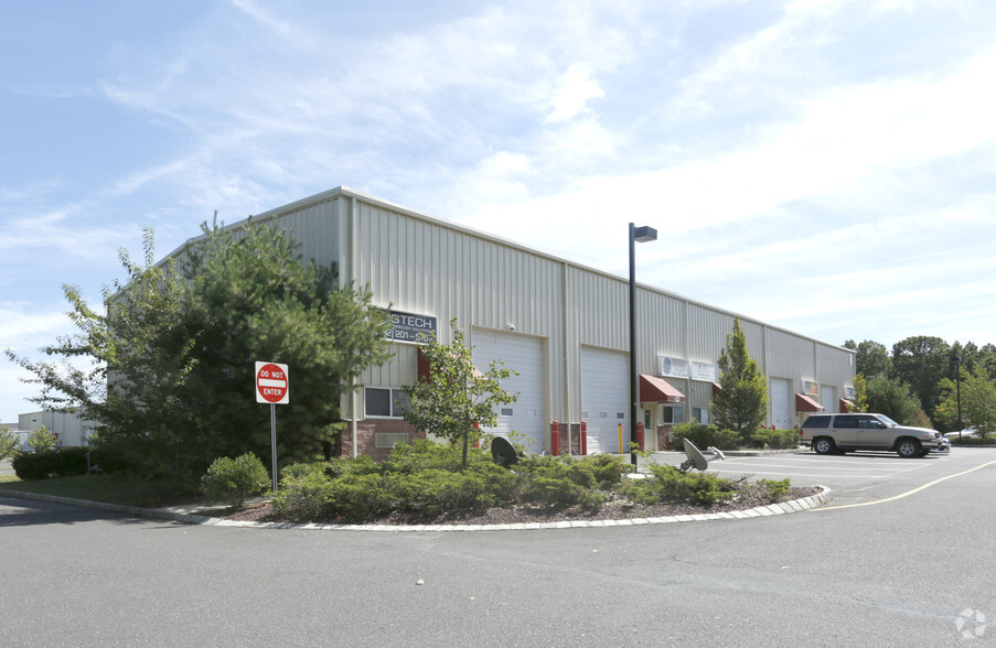 165 Amboy Rd, Morganville, NJ for lease - Building Photo - Image 1 of 11