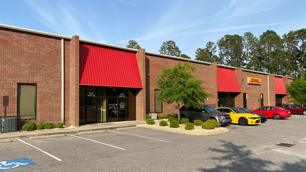 207 Airport Rd, Fayetteville, NC for lease - Building Photo - Image 1 of 18