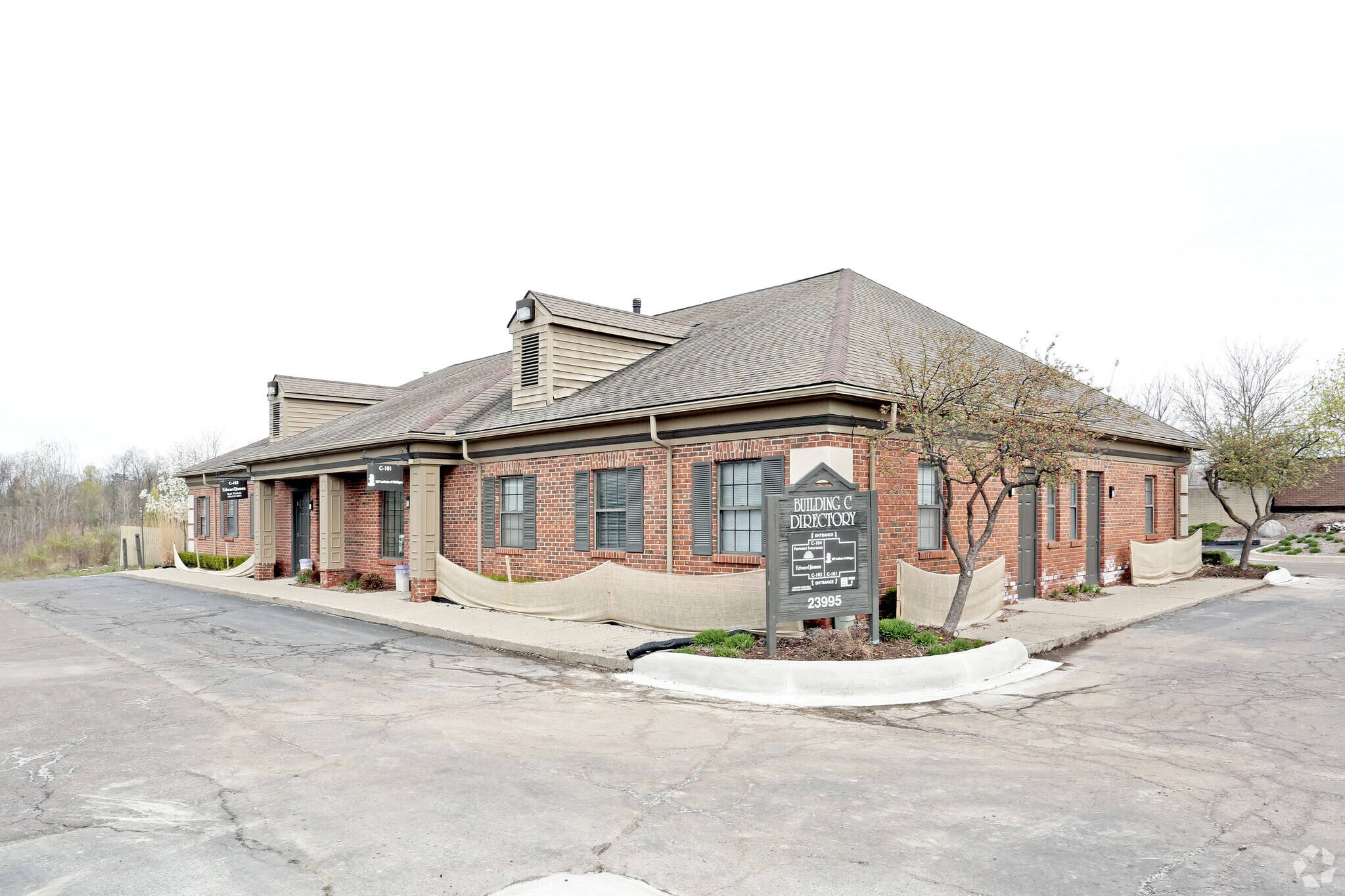 23995 Novi Rd, Novi, MI for lease Primary Photo- Image 1 of 10