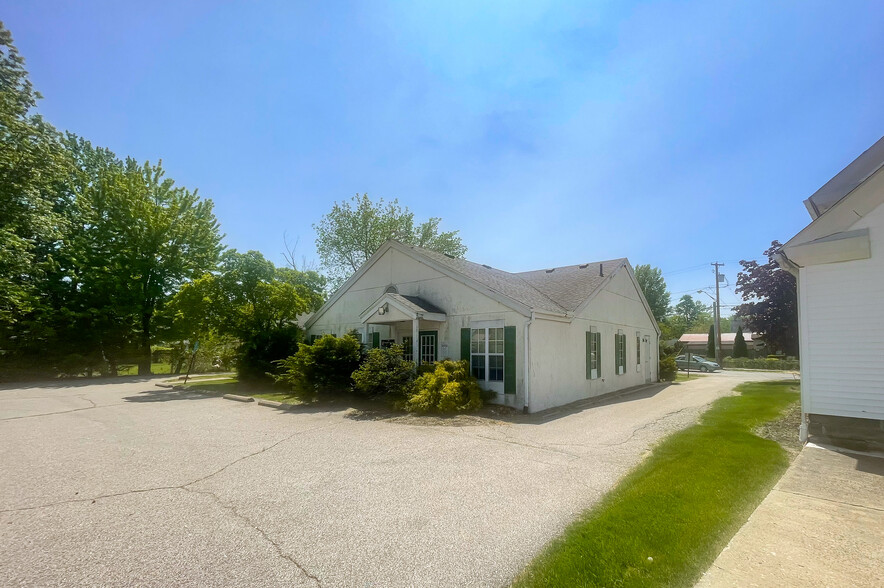 508 E Broad St, Elyria, OH à vendre - Photo du b timent - Image 2 de 9