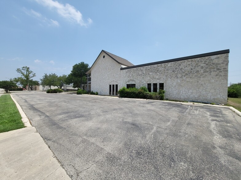 4754 Shavano Oak, San Antonio, TX for lease - Building Photo - Image 3 of 22