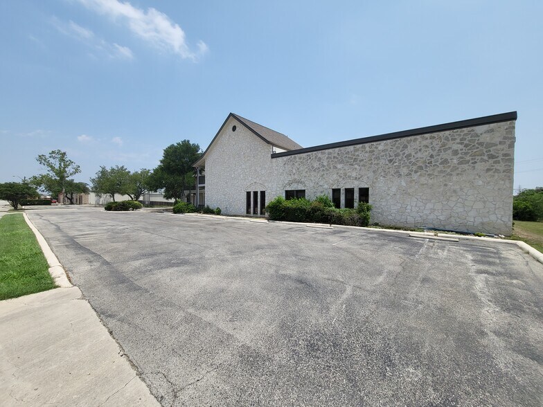 4754 Shavano Oak, San Antonio, TX à louer - Photo du bâtiment - Image 3 de 22