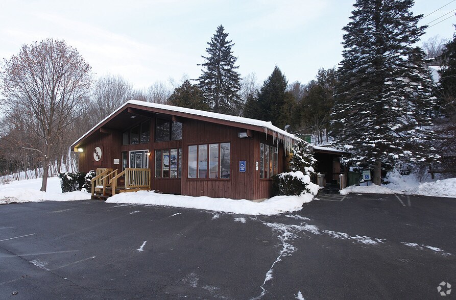 449 Main St, Oneonta, NY à vendre - Photo principale - Image 1 de 1