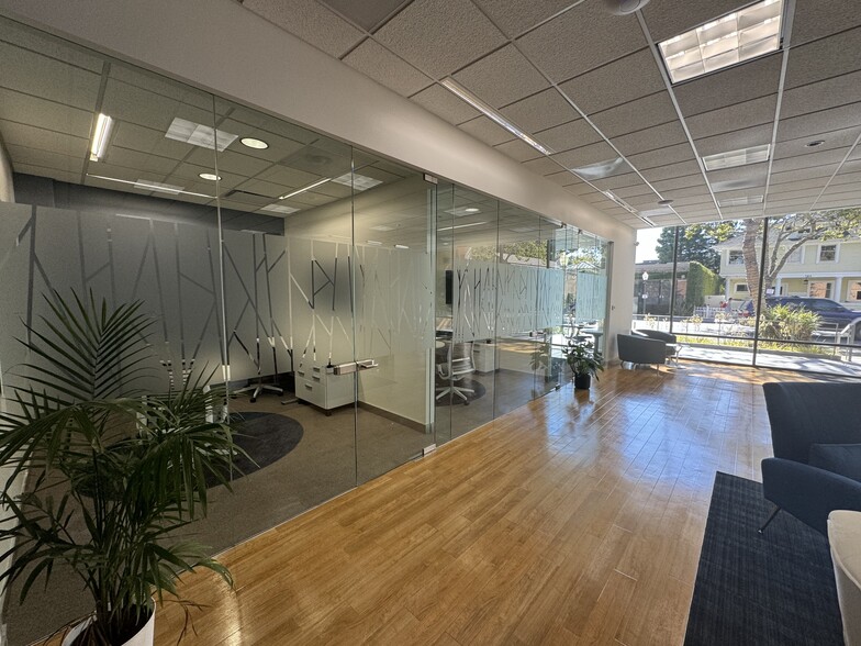 567 University Ave, Palo Alto, CA à louer - Photo intérieure - Image 3 de 22