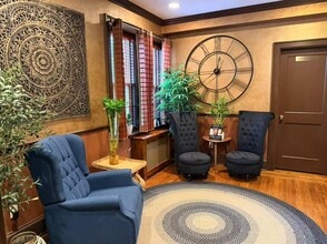 8 Bond St, Great Neck, NY for lease Interior Photo- Image 1 of 6