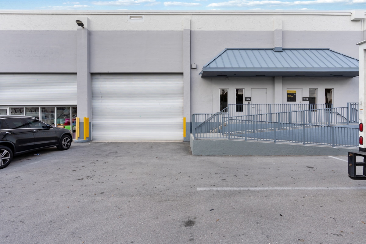 7950-7966 NW 14th St, Miami, FL à louer Photo du bâtiment- Image 1 de 17