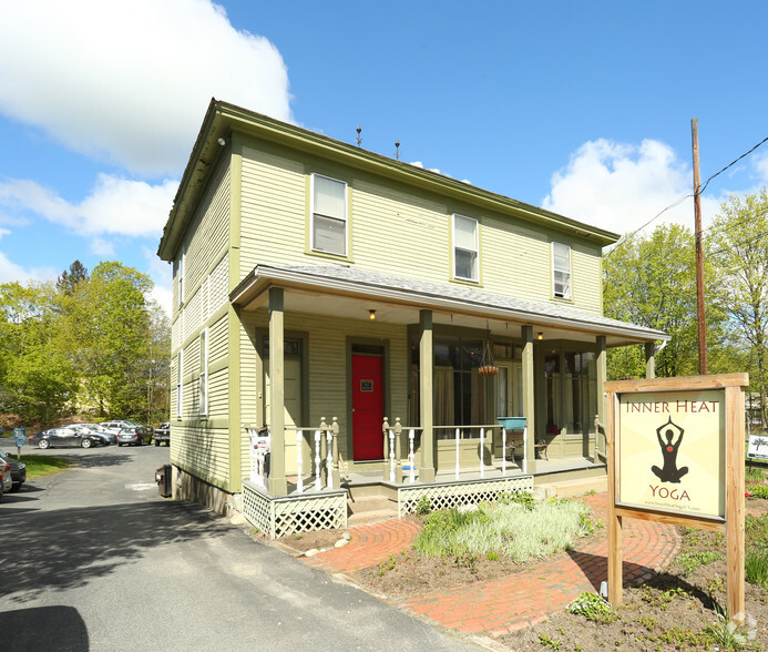 1052 Western Ave, Brattleboro, VT à vendre - Photo principale - Image 1 de 1