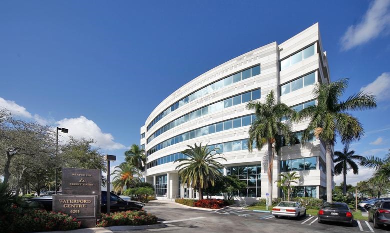 5200 Waterford District Dr, Miami, FL for lease - Building Photo - Image 1 of 3