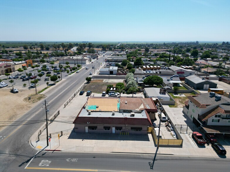 425 W Perkins Ave, Mc Farland, CA à vendre - Photo du bâtiment - Image 3 de 7