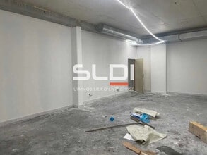 Commerce de détail dans Genas à louer Photo du bâtiment- Image 2 de 3