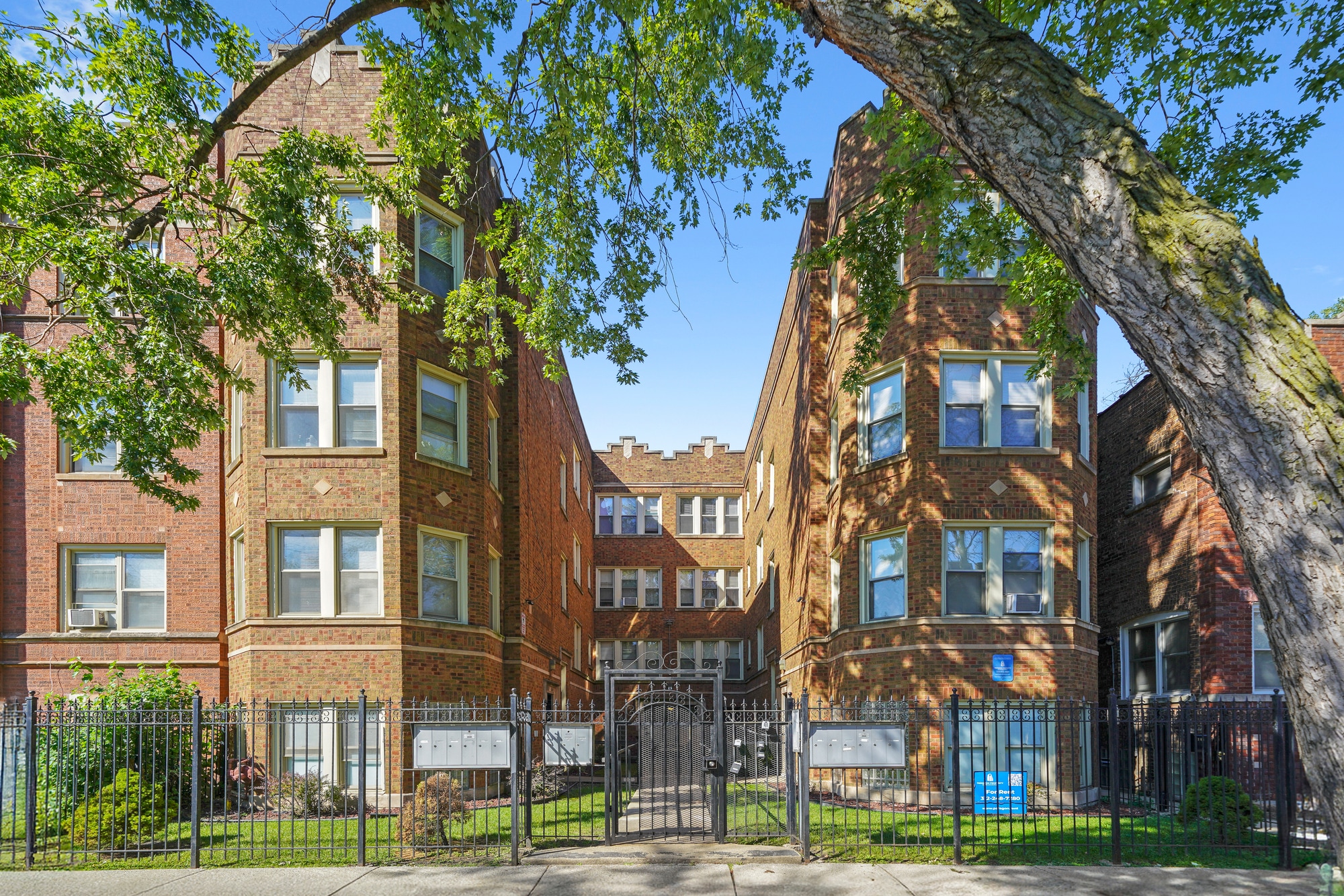 7150 S Cornell Ave, Chicago, IL for sale Building Photo- Image 1 of 42