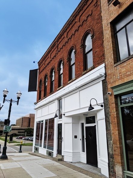 1 N Saginaw St, Pontiac, MI for lease - Building Photo - Image 2 of 4