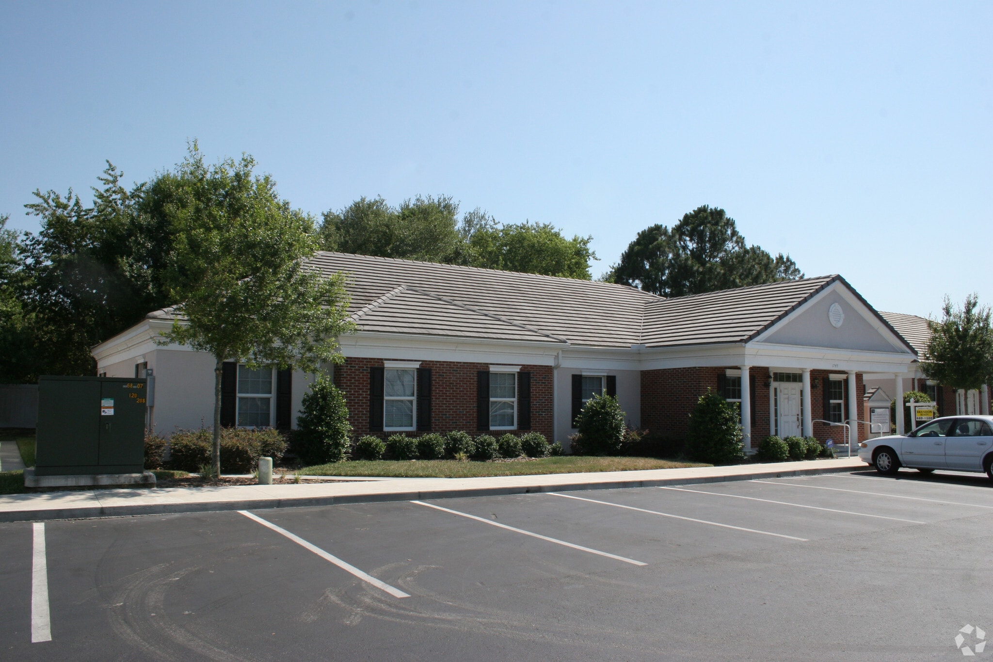 1749 S Kings Ave, Brandon, FL for lease Primary Photo- Image 1 of 7