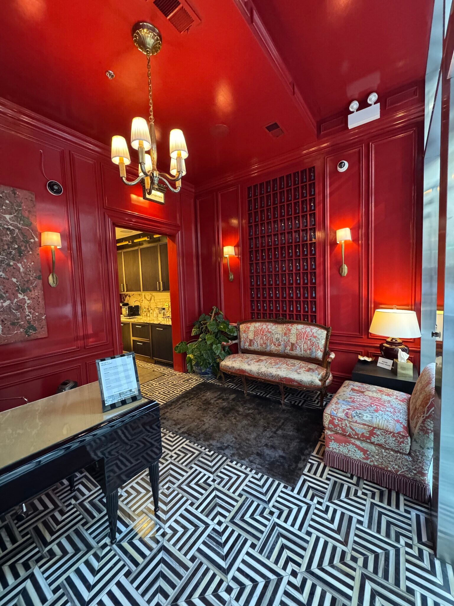 906 N State St, Chicago, IL for lease Interior Photo- Image 1 of 13