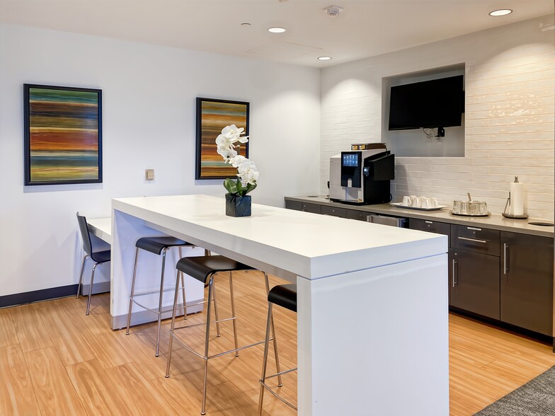 111 W Ocean Blvd, Long Beach, CA for lease - Building Photo - Image 3 of 16
