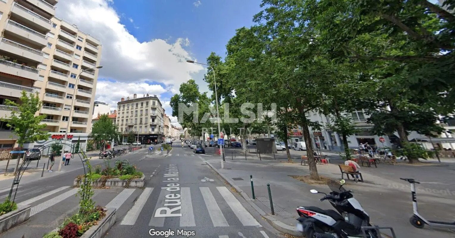 Retail in Lyon for sale Building Photo- Image 1 of 3
