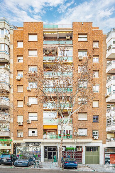 Multifamily in Madrid, Madrid for sale - Building Photo - Image 2 of 2