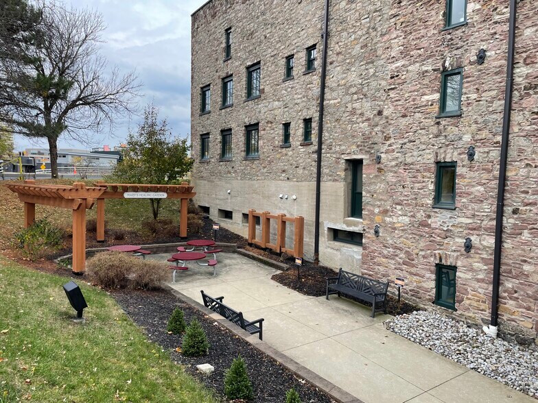 1 Mt Hope Ave, Rochester, NY à vendre - Photo du bâtiment - Image 3 de 29