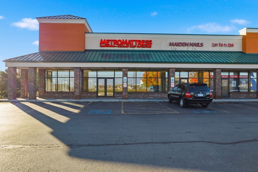 975 Ridge Rd, Webster, NY à louer - Photo du bâtiment - Image 2 de 9