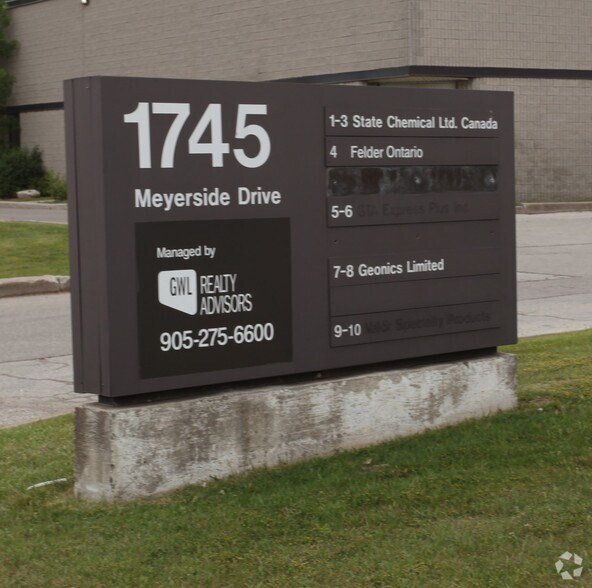 1745 Meyerside Dr, Mississauga, ON à louer - Photo du bâtiment - Image 2 de 6