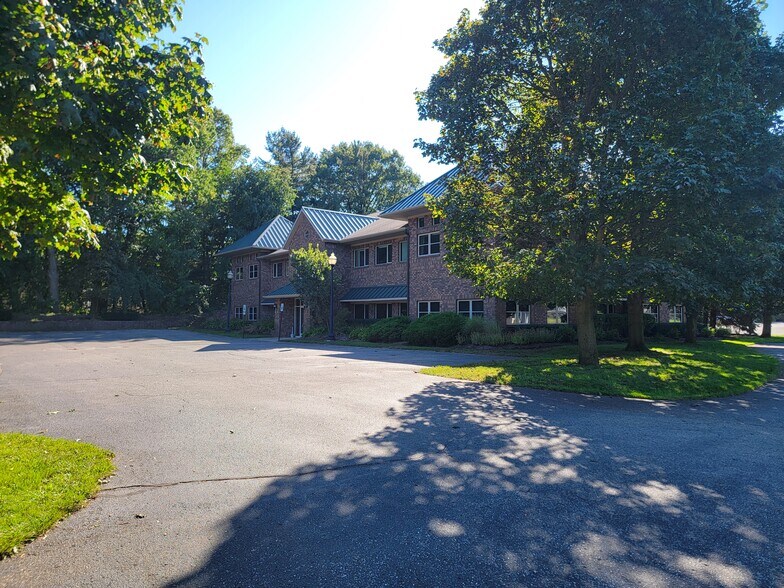 12930 James St, Holland, MI à louer - Photo du bâtiment - Image 2 de 8